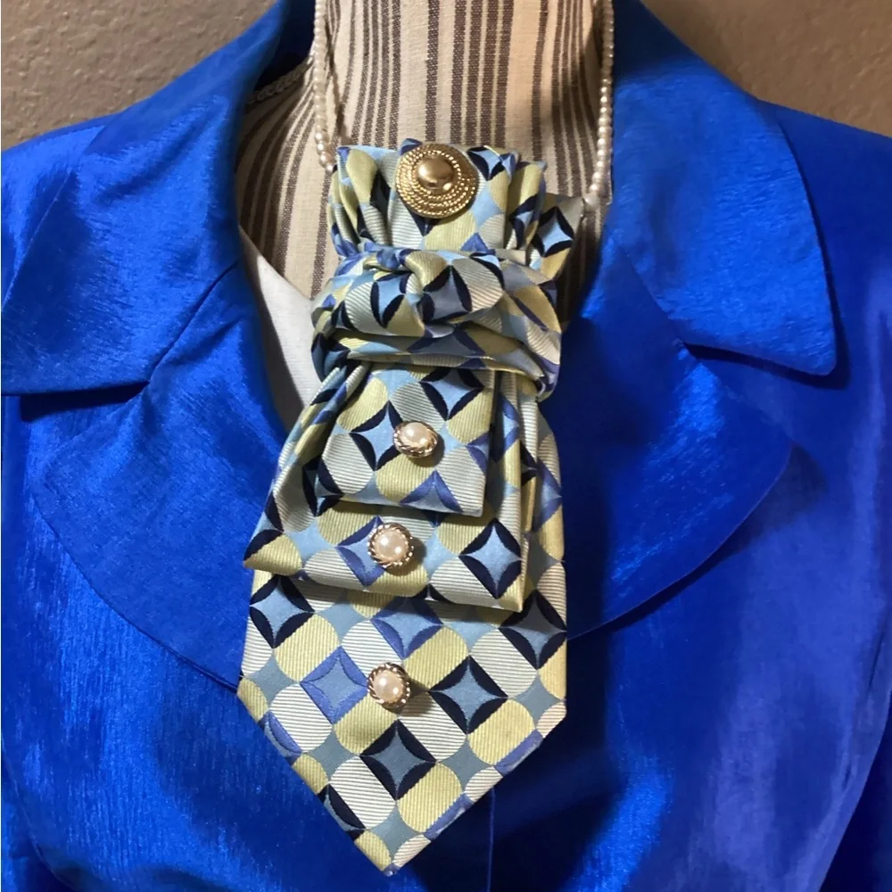 Alexander Julian Blue Necklace with Geometric Pattern